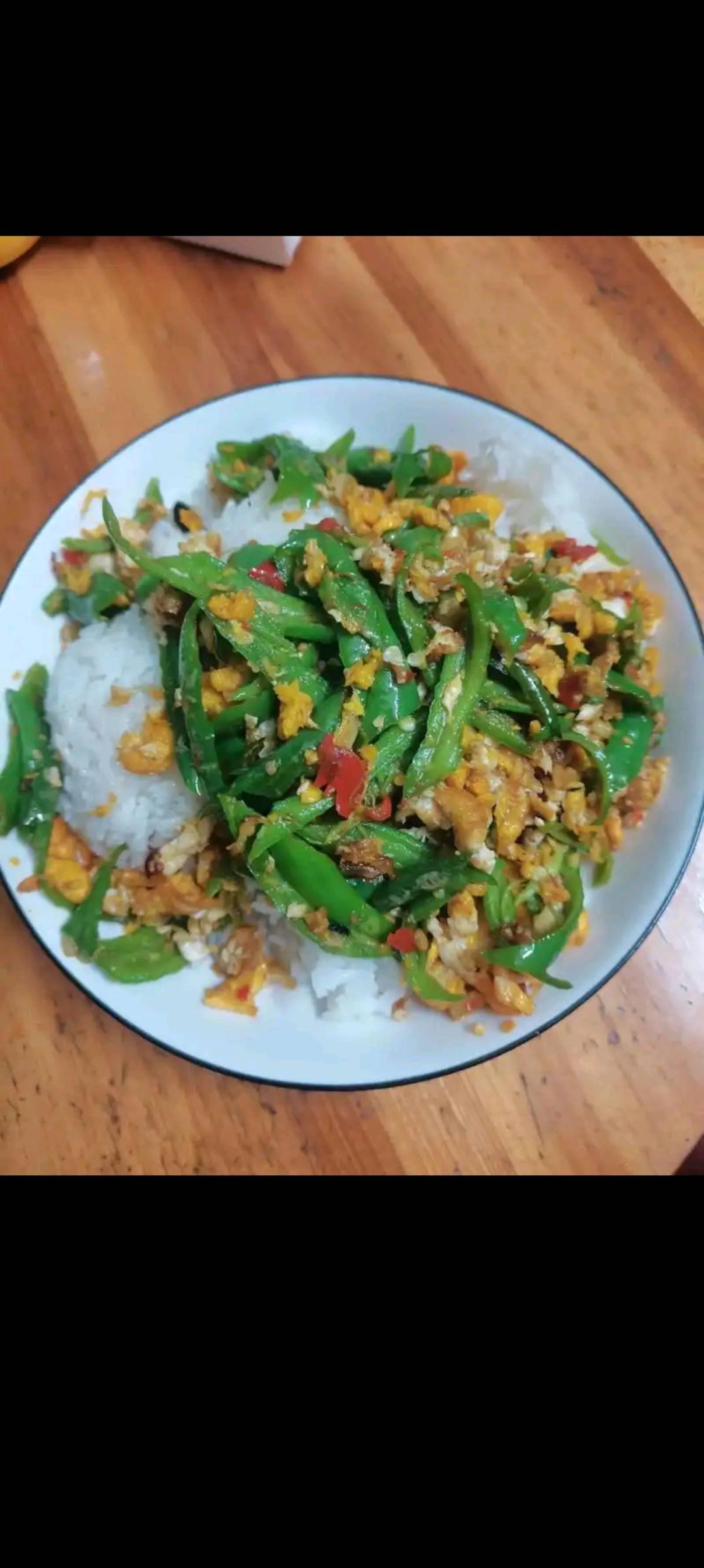 青椒炒鸡蛋盖饭
